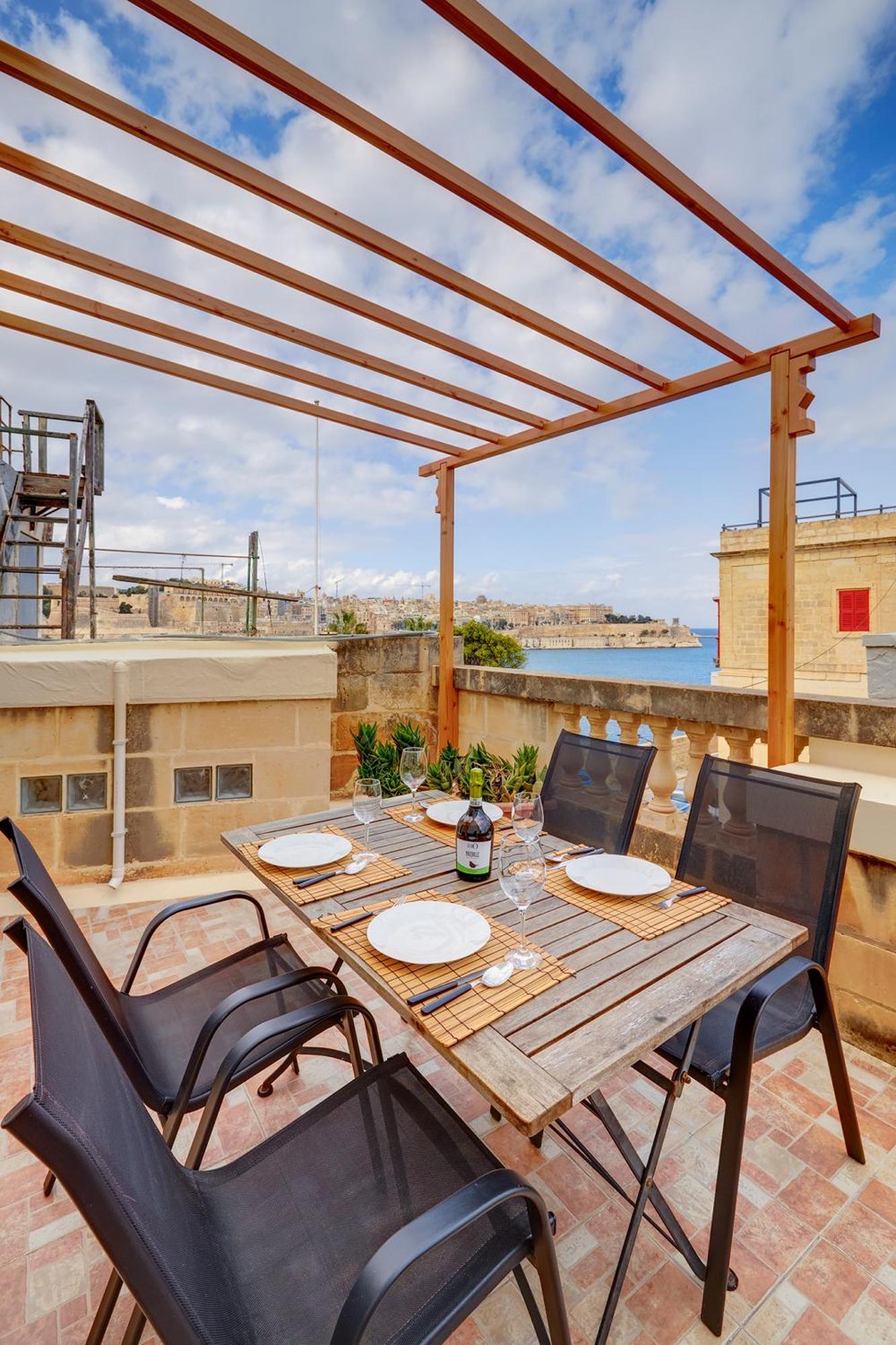 Traditional Maltese Townhouse, Roof Terrace And Views 森格莱阿 外观 照片
